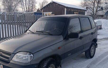 Chevrolet Niva I рестайлинг, 2005 год, 500 000 рублей, 3 фотография