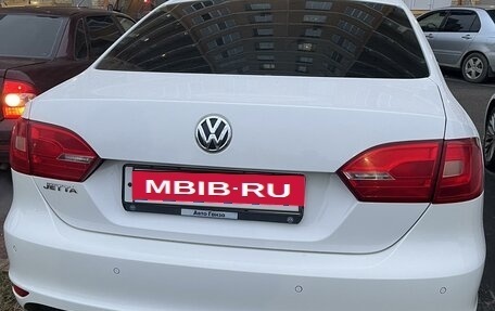 Volkswagen Jetta VI, 2013 год, 1 089 000 рублей, 16 фотография