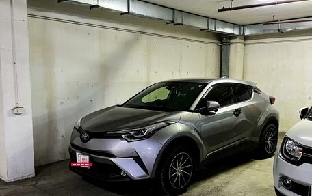 Toyota C-HR I рестайлинг, 2019 год, 2 200 000 рублей, 24 фотография