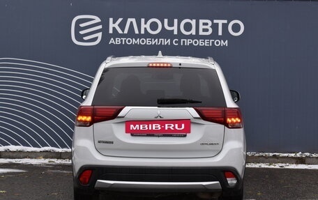 Mitsubishi Outlander III рестайлинг 3, 2018 год, 2 250 000 рублей, 4 фотография