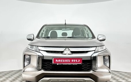 Mitsubishi L200 IV рестайлинг, 2019 год, 2 399 000 рублей, 2 фотография