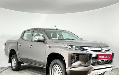 Mitsubishi L200 IV рестайлинг, 2019 год, 2 399 000 рублей, 3 фотография