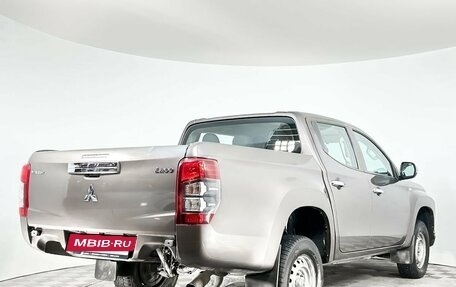 Mitsubishi L200 IV рестайлинг, 2019 год, 2 399 000 рублей, 5 фотография