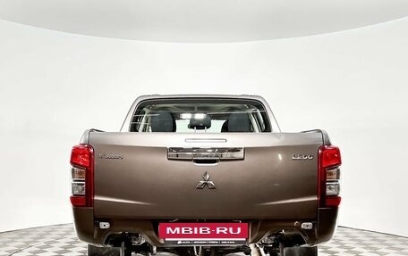 Mitsubishi L200 IV рестайлинг, 2019 год, 2 399 000 рублей, 6 фотография