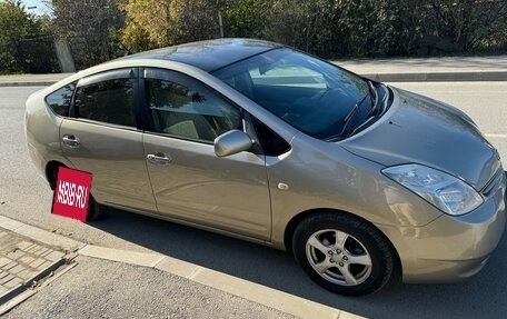 Toyota Prius, 2004 год, 660 000 рублей, 9 фотография