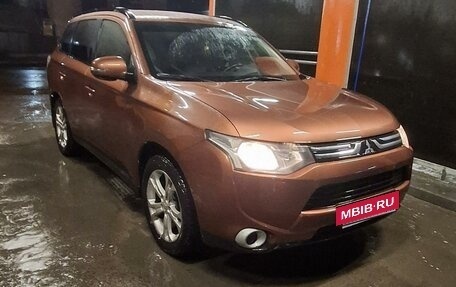 Mitsubishi Outlander III рестайлинг 3, 2012 год, 1 520 000 рублей, 2 фотография