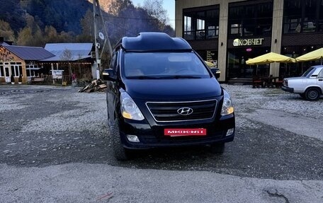 Hyundai Grand Starex Grand Starex I рестайлинг 2, 2017 год, 3 290 000 рублей, 3 фотография