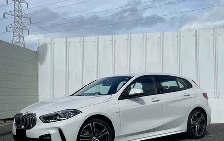 BMW 1 серия, 2021 год, 1 749 000 рублей, 2 фотография