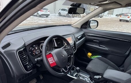 Mitsubishi Outlander III рестайлинг 3, 2019 год, 2 450 000 рублей, 6 фотография