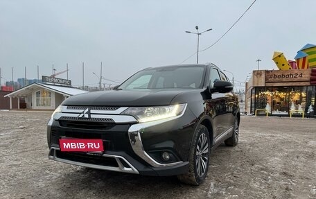 Mitsubishi Outlander III рестайлинг 3, 2019 год, 2 450 000 рублей, 1 фотография