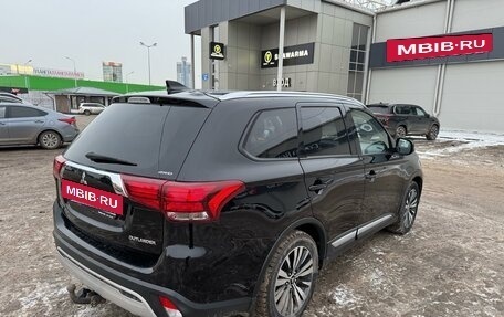 Mitsubishi Outlander III рестайлинг 3, 2019 год, 2 450 000 рублей, 5 фотография