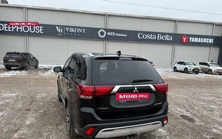 Mitsubishi Outlander III рестайлинг 3, 2019 год, 2 450 000 рублей, 4 фотография