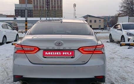 Toyota Camry, 2021 год, 3 800 000 рублей, 2 фотография