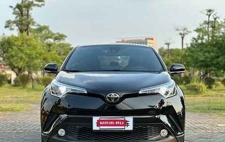 Toyota C-HR I рестайлинг, 2021 год, 2 100 000 рублей, 2 фотография