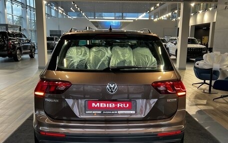 Volkswagen Tiguan II, 2020 год, 2 495 000 рублей, 5 фотография