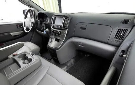 Hyundai Grand Starex Grand Starex I рестайлинг 2, 2021 год, 3 150 000 рублей, 5 фотография