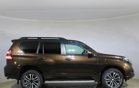 Toyota Land Cruiser Prado 150 рестайлинг 2, 2016 год, 3 365 000 рублей, 4 фотография