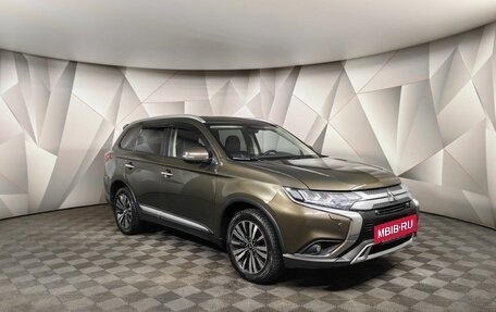 Mitsubishi Outlander III рестайлинг 3, 2018 год, 2 198 000 рублей, 3 фотография