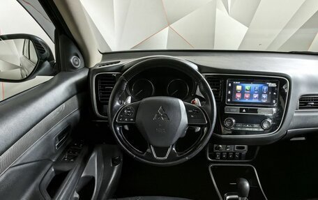 Mitsubishi Outlander III рестайлинг 3, 2018 год, 2 198 000 рублей, 15 фотография