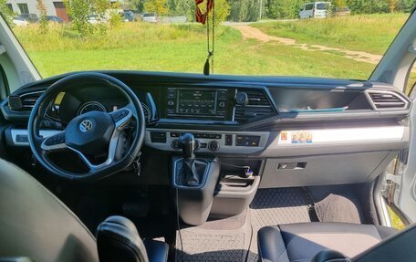 Volkswagen Multivan T6 рестайлинг, 2020 год, 7 000 000 рублей, 10 фотография