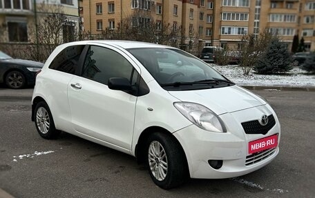 Toyota Yaris III рестайлинг, 2007 год, 480 000 рублей, 2 фотография