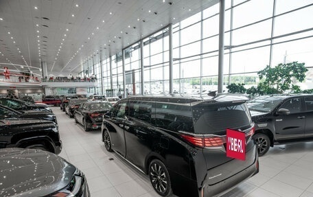 Toyota Alphard, 2024 год, 18 990 000 рублей, 10 фотография