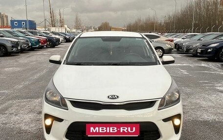 KIA Rio IV, 2018 год, 950 000 рублей, 2 фотография