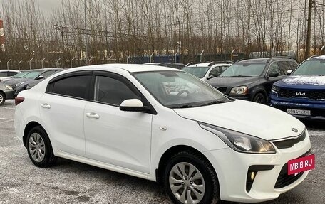 KIA Rio IV, 2018 год, 950 000 рублей, 3 фотография