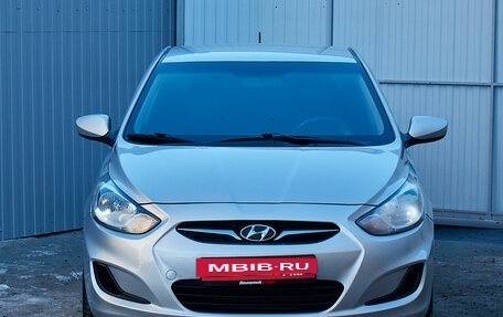 Hyundai Solaris II рестайлинг, 2011 год, 720 000 рублей, 2 фотография