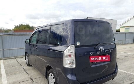 Toyota Voxy II, 2009 год, 1 550 000 рублей, 3 фотография