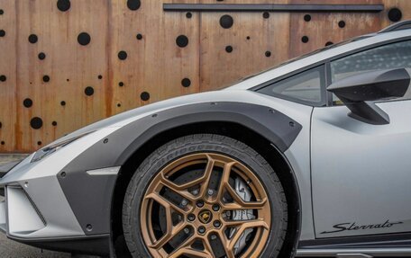 Lamborghini Huracán, 2024 год, 43 000 000 рублей, 3 фотография