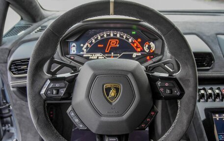 Lamborghini Huracán, 2024 год, 43 000 000 рублей, 11 фотография