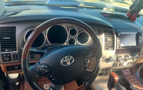 Toyota Sequoia II рестайлинг, 2011 год, 4 200 000 рублей, 17 фотография