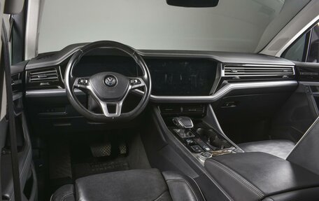 Volkswagen Touareg III, 2019 год, 5 550 000 рублей, 6 фотография