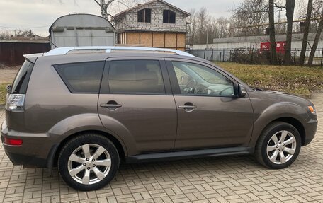 Mitsubishi Outlander III рестайлинг 3, 2010 год, 1 080 000 рублей, 2 фотография