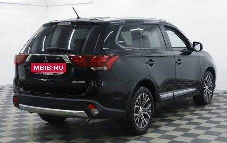 Mitsubishi Outlander III рестайлинг 3, 2017 год, 1 895 000 рублей, 4 фотография