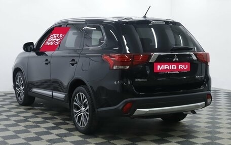 Mitsubishi Outlander III рестайлинг 3, 2017 год, 1 895 000 рублей, 2 фотография