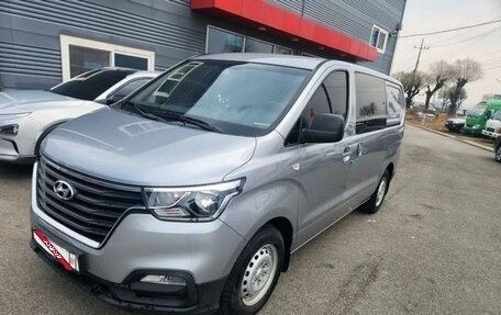 Hyundai Grand Starex Grand Starex I рестайлинг 2, 2021 год, 2 800 000 рублей, 1 фотография