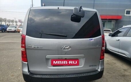 Hyundai Grand Starex Grand Starex I рестайлинг 2, 2021 год, 2 800 000 рублей, 4 фотография