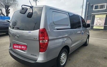 Hyundai Grand Starex Grand Starex I рестайлинг 2, 2021 год, 2 800 000 рублей, 3 фотография