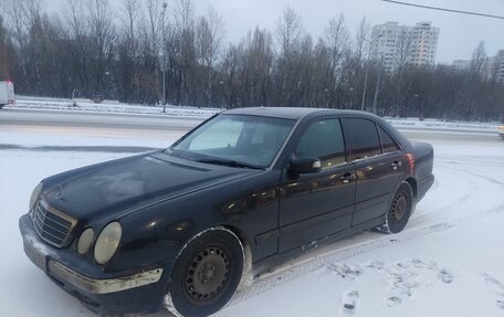 Mercedes-Benz E-Класс, 2001 год, 600 000 рублей, 2 фотография