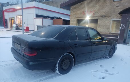 Mercedes-Benz E-Класс, 2001 год, 600 000 рублей, 4 фотография