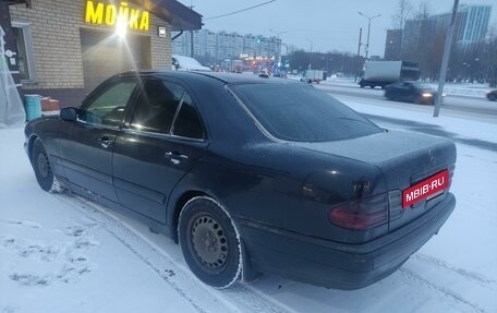 Mercedes-Benz E-Класс, 2001 год, 600 000 рублей, 6 фотография