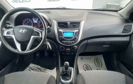 Hyundai Solaris II рестайлинг, 2013 год, 865 000 рублей, 14 фотография