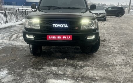 Toyota Land Cruiser 100 рестайлинг 2, 2005 год, 2 850 000 рублей, 3 фотография