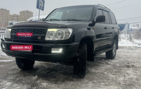 Toyota Land Cruiser 100 рестайлинг 2, 2005 год, 2 850 000 рублей, 2 фотография