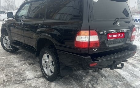 Toyota Land Cruiser 100 рестайлинг 2, 2005 год, 2 850 000 рублей, 11 фотография