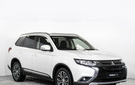 Mitsubishi Outlander III рестайлинг 3, 2018 год, 1 995 000 рублей, 3 фотография