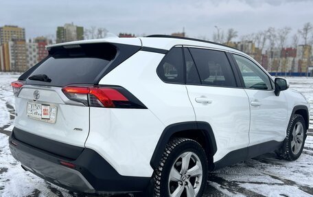 Toyota RAV4, 2019 год, 3 440 000 рублей, 4 фотография