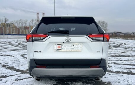 Toyota RAV4, 2019 год, 3 440 000 рублей, 5 фотография